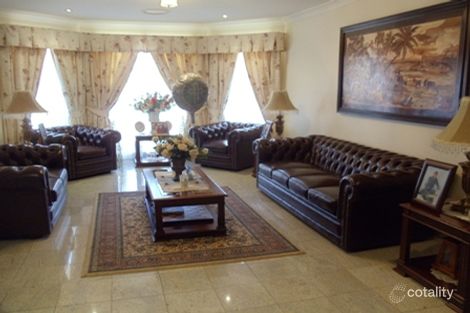 Property photo of 15 Fullerton Circuit St Helens Park NSW 2560