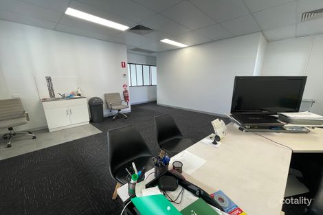 5/8 DISTRIBUTION CT, ARUNDEL, QLD 4214