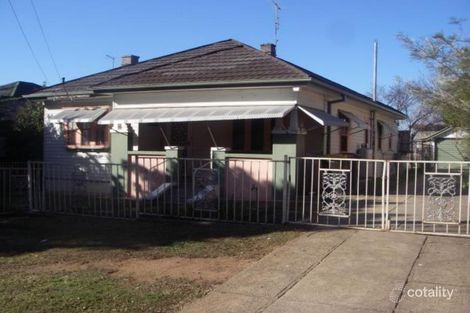 6 Gipps St, West Tamworth, NSW 2340