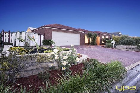 9 Macklin Way, Caroline Springs, VIC 3023