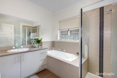 Property photo of 8 Aura Way Craigieburn VIC 3064