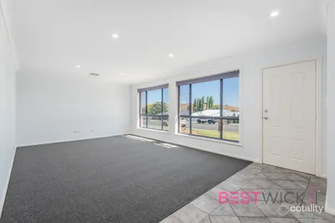 Property photo of 1 Hunt Place Blayney NSW 2799