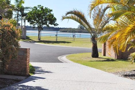 Property photo of 2/5 Edgewater Close Yamba NSW 2464