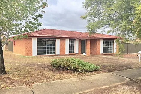 3 Hope Cres, Bossley Park, NSW 2176