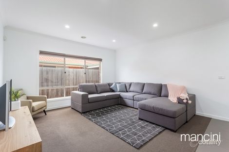 Property photo of 10 Rattray Court Altona Meadows VIC 3028