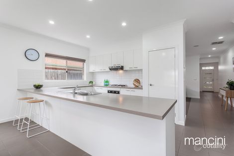Property photo of 10 Rattray Court Altona Meadows VIC 3028
