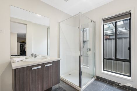 Property photo of 10 Calypso Way Clyde North VIC 3978