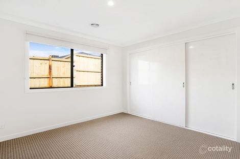 Property photo of 69 Karawarra Circuit Cranbourne North VIC 3977