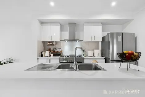 Property photo of 37 Agate Drive Tarneit VIC 3029