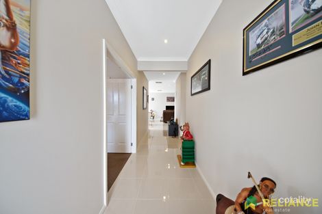 Property photo of 2/33 Saltbush Crescent Brookfield VIC 3338