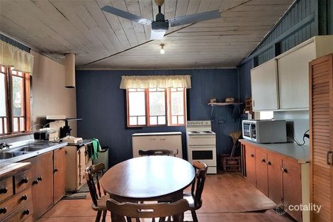 Property photo of 10 Nobes Lane Upper Lockyer QLD 4352