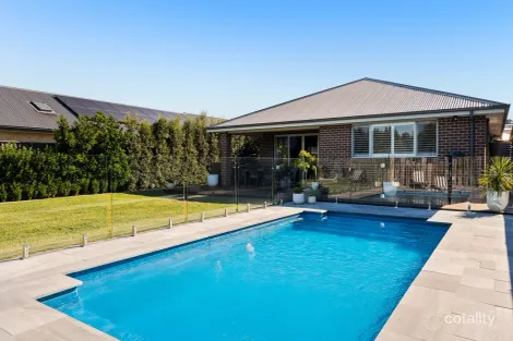 Property photo of 12 Markham Drive Calderwood NSW 2527