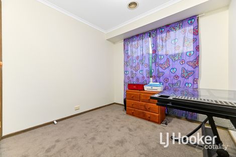 Property photo of 10 Benor Court Pakenham VIC 3810