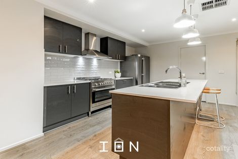 Property photo of 2 Solar Close Cranbourne East VIC 3977