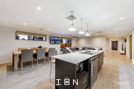 Property photo of 2 Solar Close Cranbourne East VIC 3977