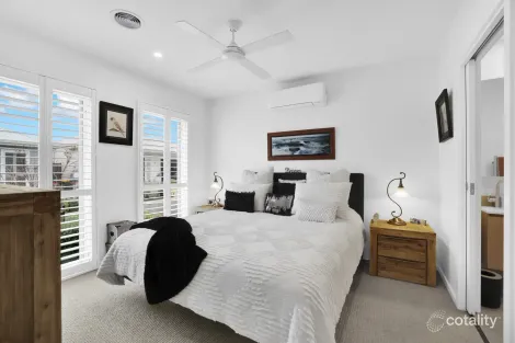 Property photo of 28 Terrestrial Road Clyde North VIC 3978