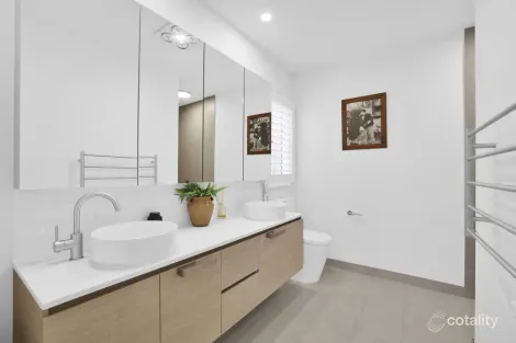 Property photo of 28 Terrestrial Road Clyde North VIC 3978