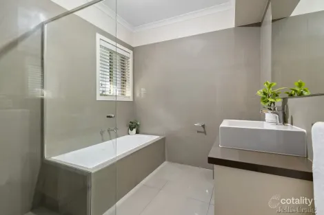 Property photo of 2/157 Rathcown Road Reservoir VIC 3073