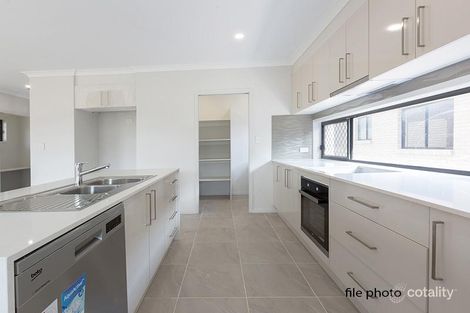 2 Flinders Cct, Fitzgibbon, QLD 4018