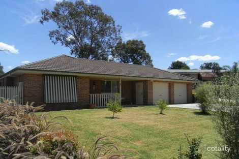 17 Wattle Way, West Albury, NSW 2640