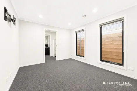 Property photo of 2/14 Amaroo Way Newborough VIC 3825