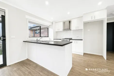 Property photo of 2/14 Amaroo Way Newborough VIC 3825