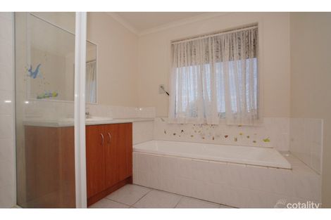Property photo of 32 Manchester Drive Skye VIC 3977
