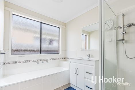 Property photo of 21 Tekarra Drive Hampton Park VIC 3976