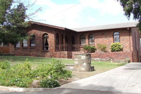 18 Ridgehaven Dr, Bellevue Heights, SA 5050