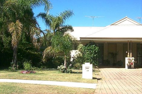 6 Manuel Cres, Redcliffe, WA 6104