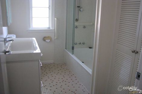 Property photo of 208 Wynnum North Road Wynnum QLD 4178