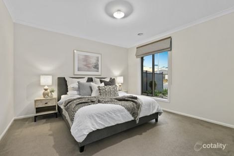Property photo of 52 Selandra Boulevard Clyde North VIC 3978