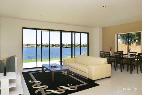 Property photo of 2/2 Washington Court Varsity Lakes QLD 4227