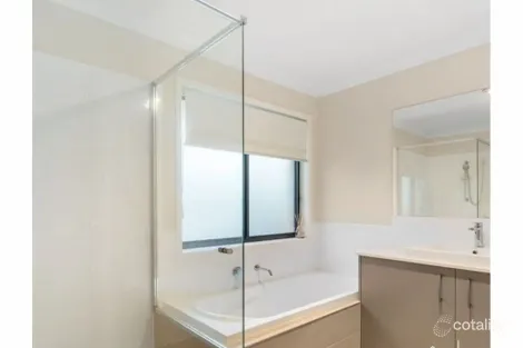 Property photo of 14 Rosella Way Deebing Heights QLD 4306