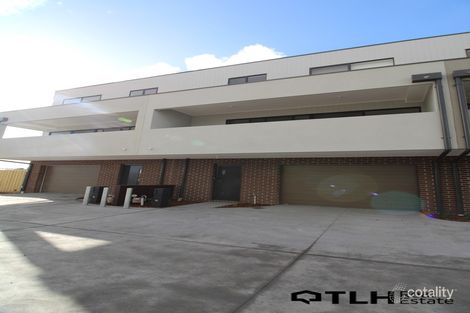 Property photo of 37 Rubus Way Pakenham VIC 3810