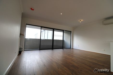 Property photo of 37 Rubus Way Pakenham VIC 3810