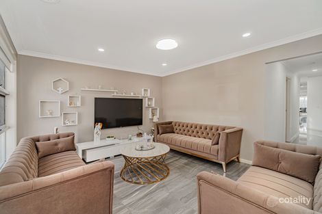 Property photo of 21 Leveque Loop Craigieburn VIC 3064