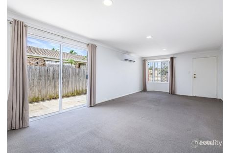 Property photo of 2/6 Kenny Drive Labrador QLD 4215