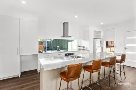 Property photo of 33 Leamington Road Oak Flats NSW 2529