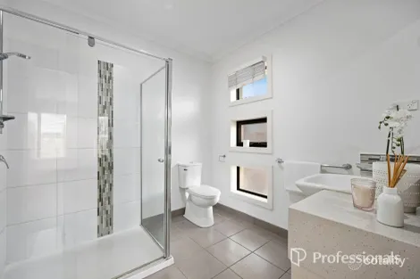 Property photo of 98 Middle Park Drive Point Cook VIC 3030