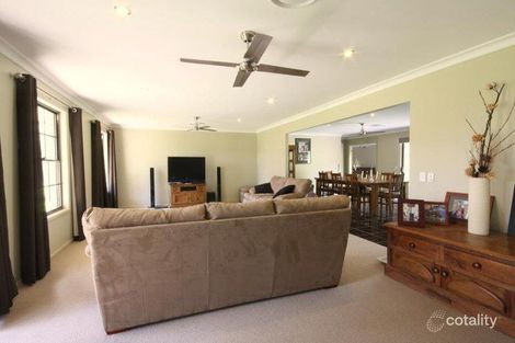 Property photo of 10 Aub Upward Close Wattle Ponds NSW 2330