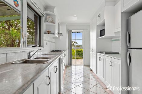 Property photo of 5 Devon Walk Mooroolbark VIC 3138