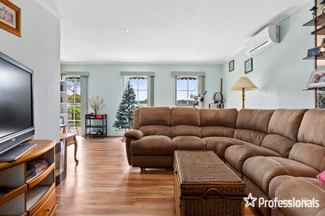 Property photo of 5 Devon Walk Mooroolbark VIC 3138