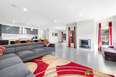 Property photo of 22 Desert Gum Way Brookfield VIC 3338