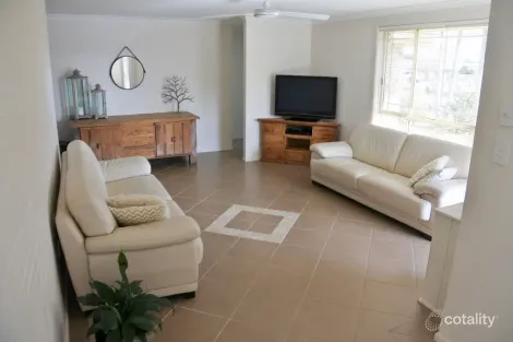 1/5 KOOKABURRA CT, YAMBA, NSW 2464