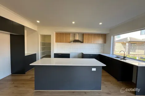 Property photo of 33 Affogato Crescent Mount Duneed VIC 3217