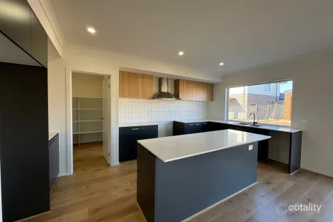 Property photo of 33 Affogato Crescent Mount Duneed VIC 3217