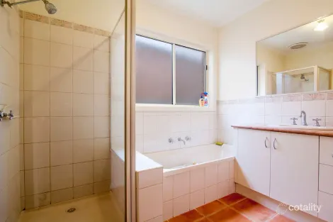 Property photo of 2/7 Bracknell Court Lara VIC 3212