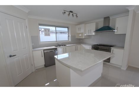 Property photo of 10 Byrne Close Kelso NSW 2795