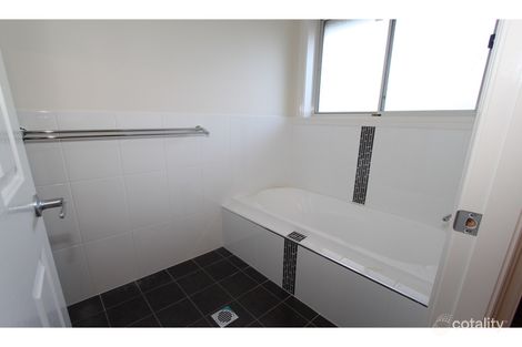 Property photo of 10 Byrne Close Kelso NSW 2795